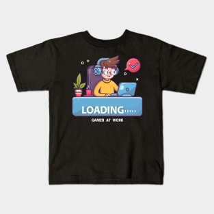 LOADING...... gamer at work Kids T-Shirt